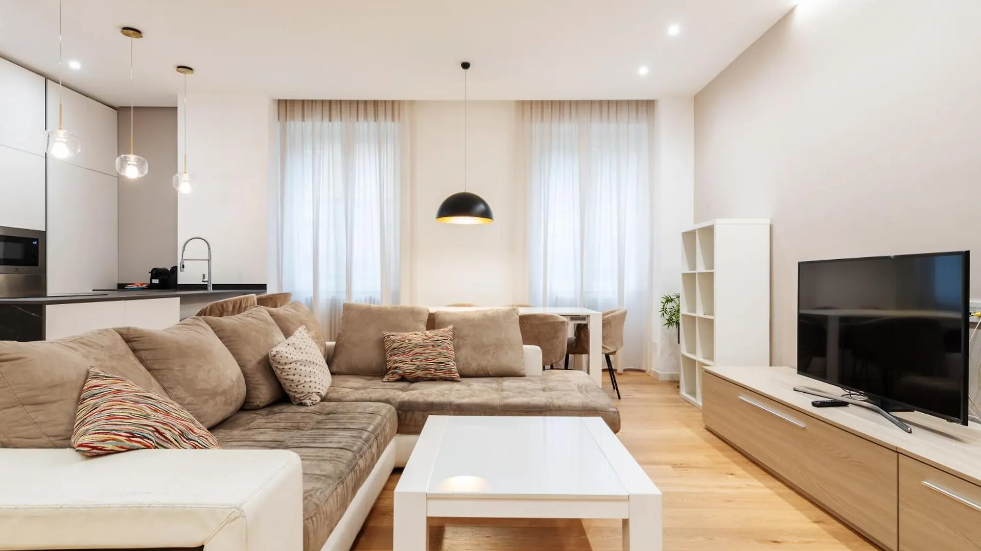 Splendido Trilocale A Milano: Comfort E Stile 0*, Milan